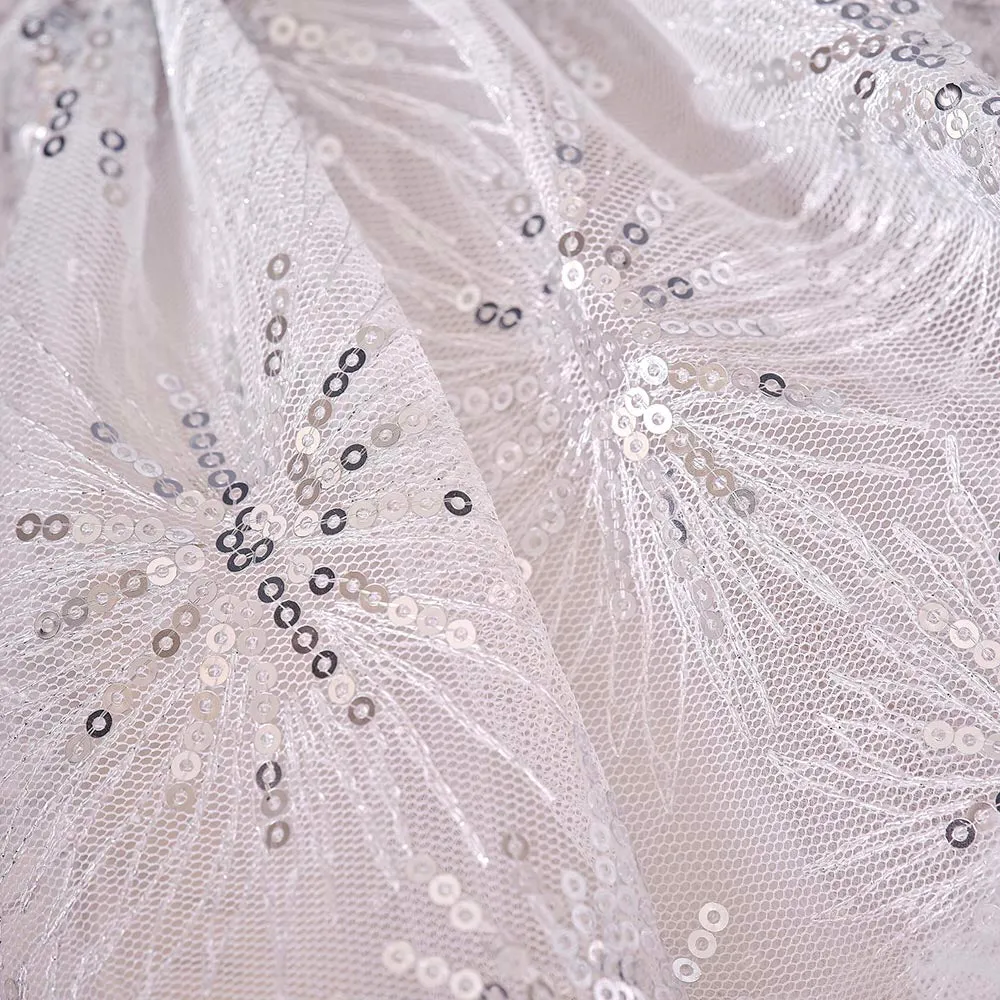 Cape de princesse en tulle blanc et argent